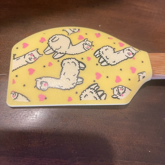 Yellow Llama Spatula AND Unicorn Cookie Cutter - Picture 9 of 11